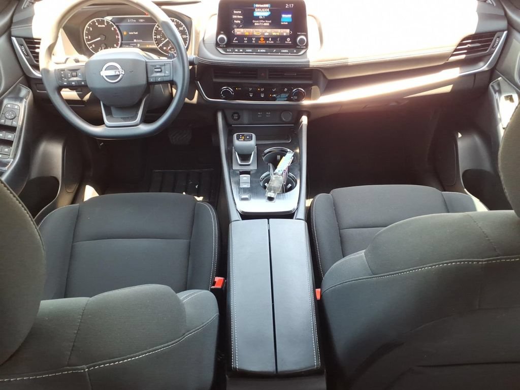 Used 2025 Nissan Rogue S FWD image 10