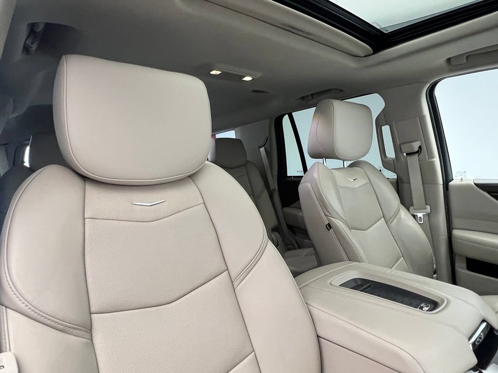 Used 2017 Cadillac Escalade Luxury AWD/4WD image 8