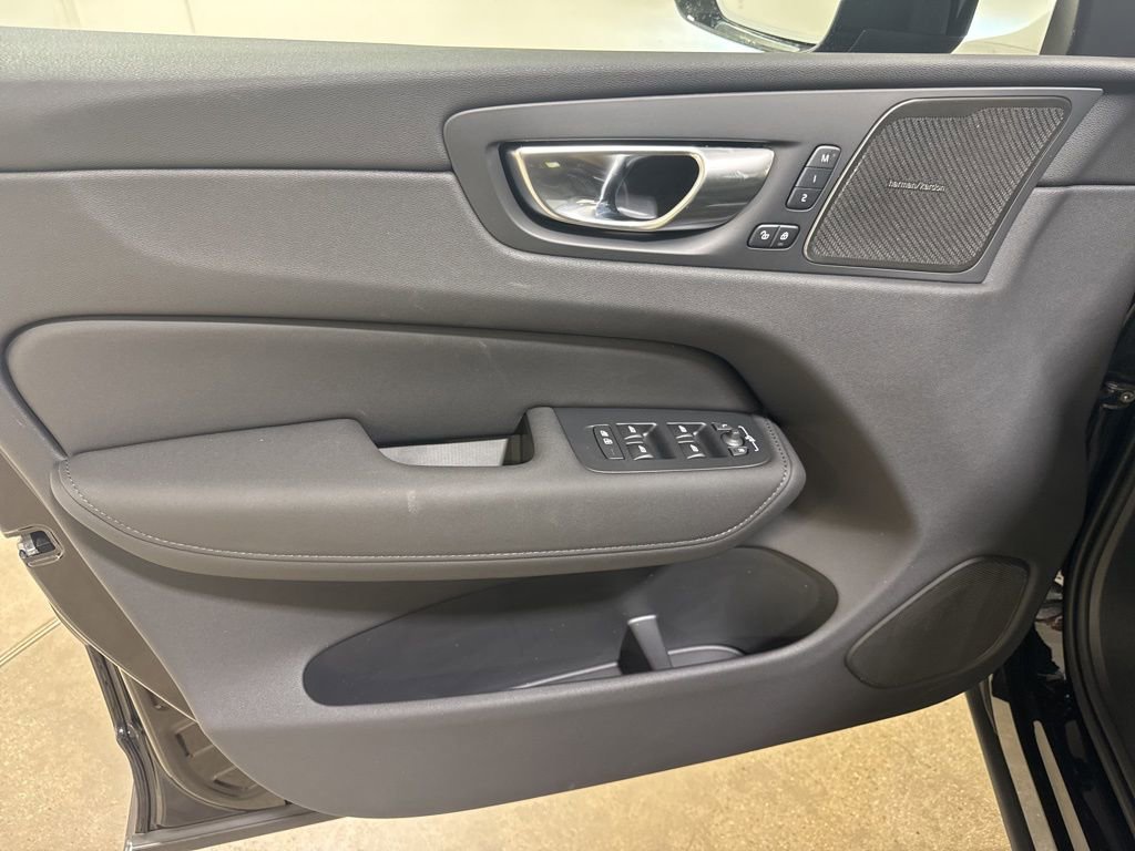New 2026 Volvo XC60 T8 Ultra w/ Climate Package AWD/4WD image 17
