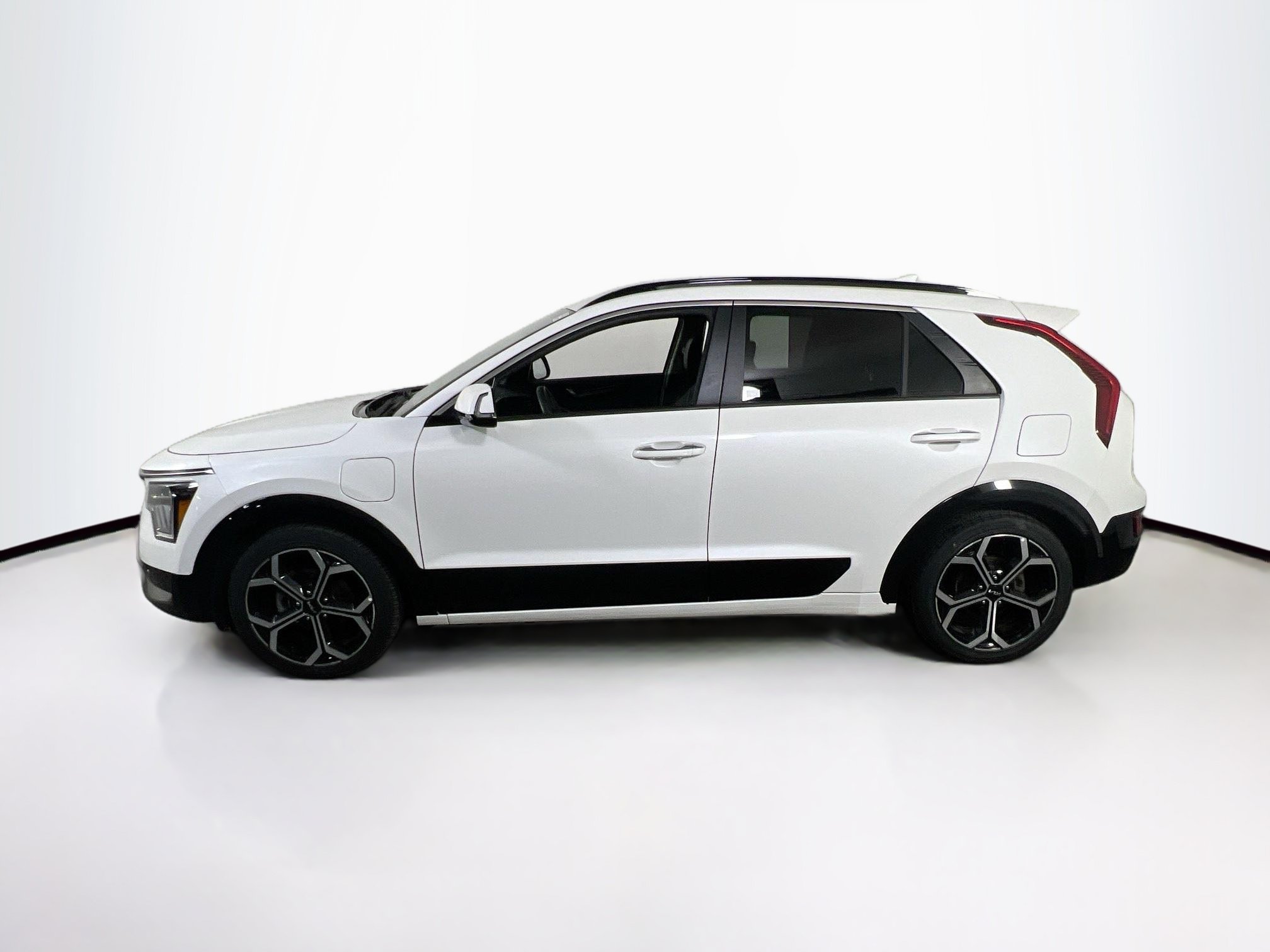 Used 2023 Kia Niro SX Touring FWD image 8