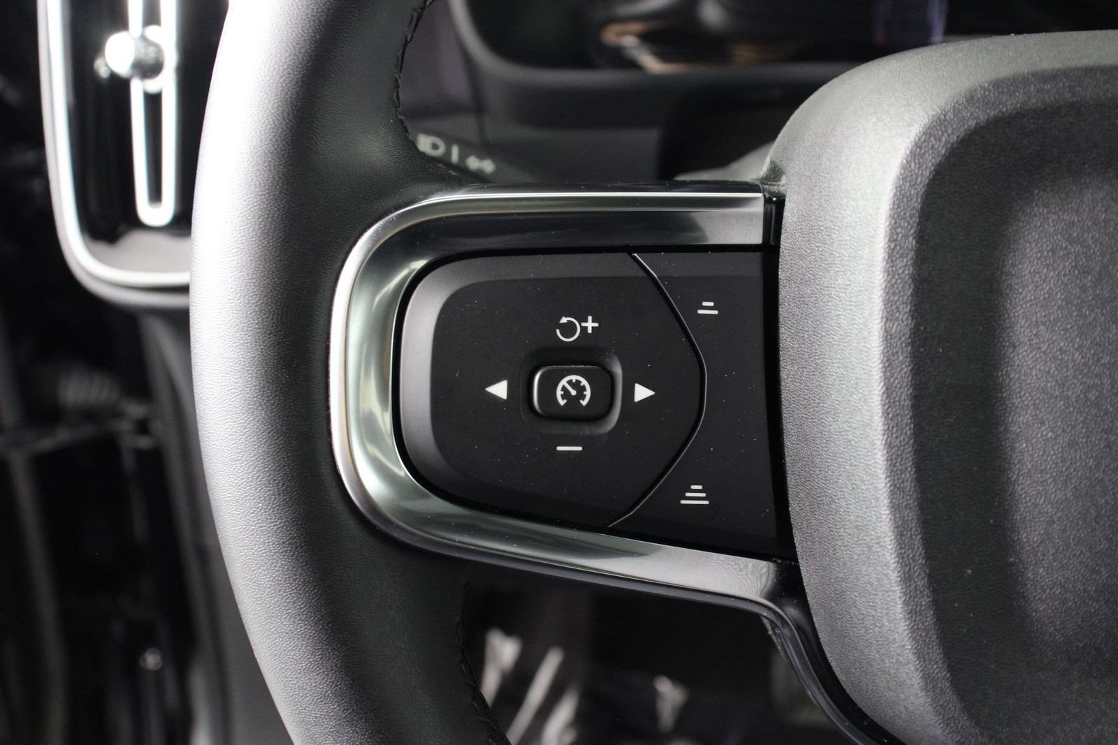 Certified 2023 Volvo C40 P8 Recharge Ultimate w/ Protection Package Premier AWD/4WD image 10