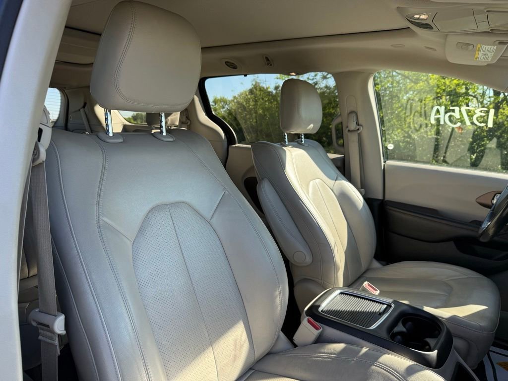 Used 2019 Chrysler Pacifica Touring-L Plus w/ Advanced Safetytec Group FWD image 21