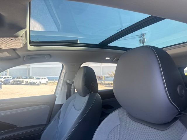 Used 2025 Volkswagen Tiguan SE AWD/4WD image 21