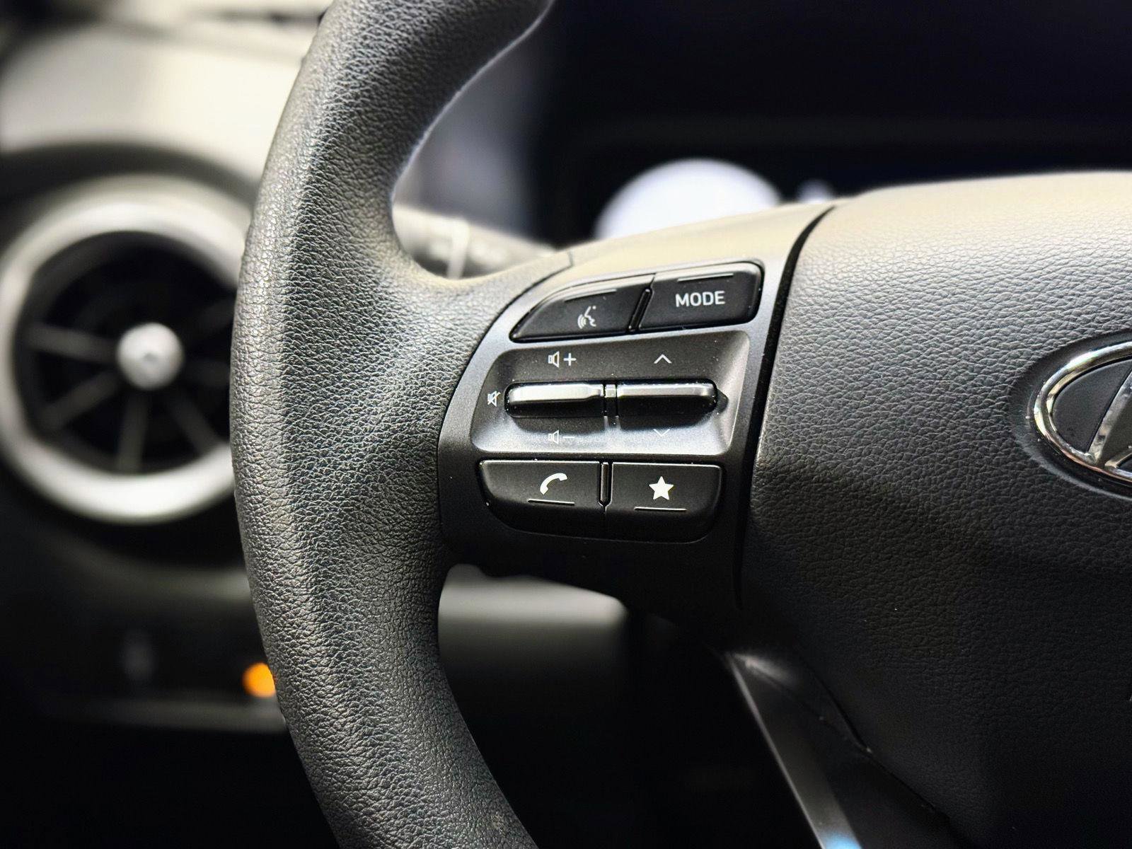 Used 2023 Hyundai Kona SE image 18