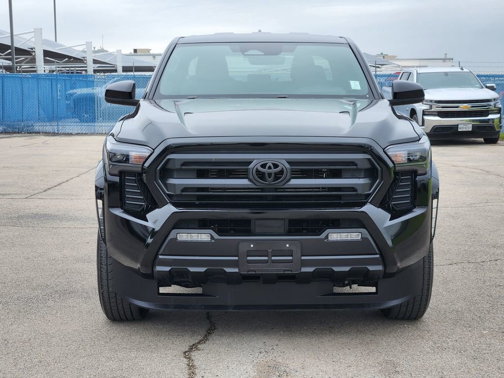 Used 2025 Toyota Tacoma SR5 AWD/4WD image 2