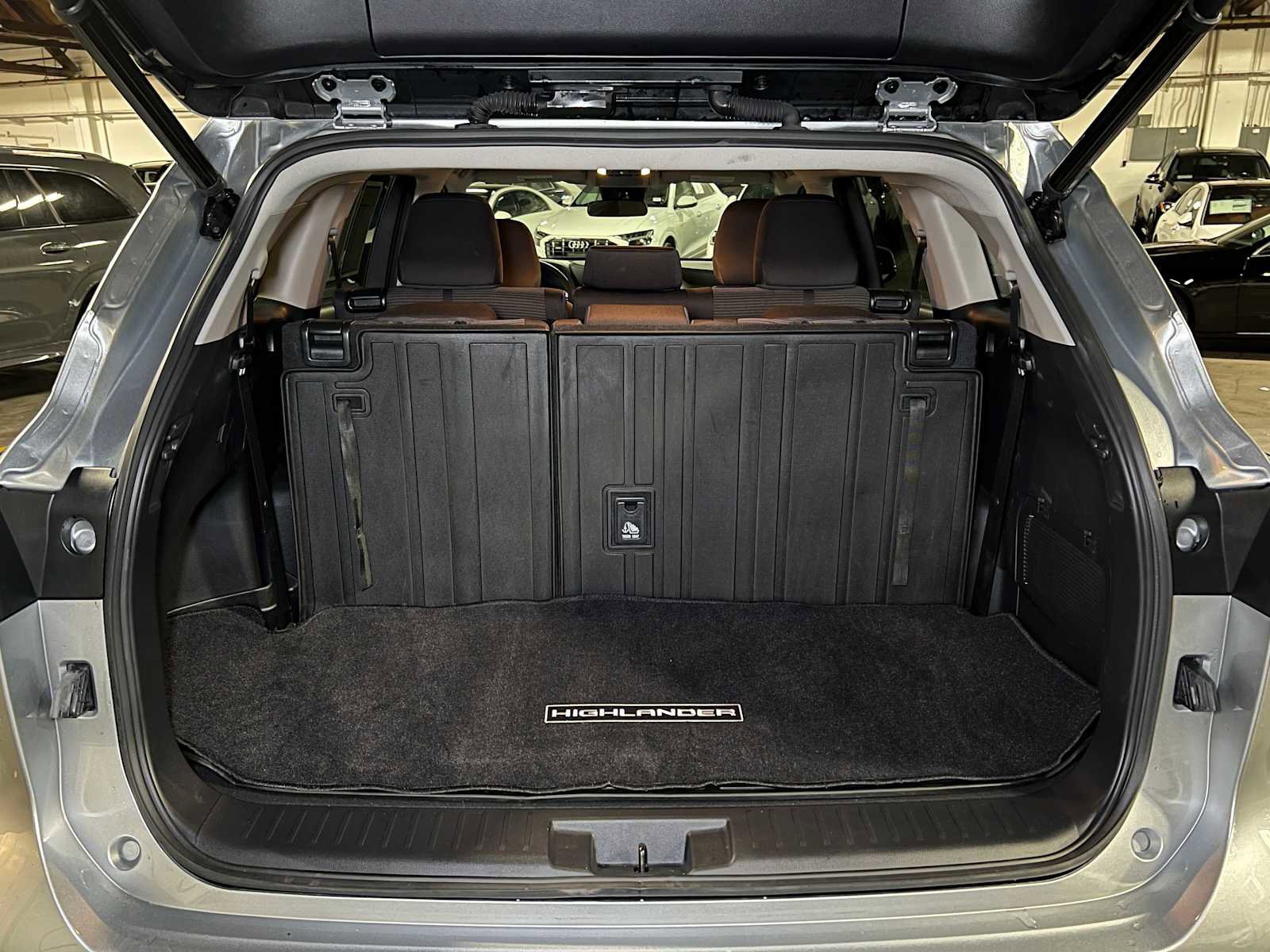 Used 2022 Toyota Highlander LE image 16