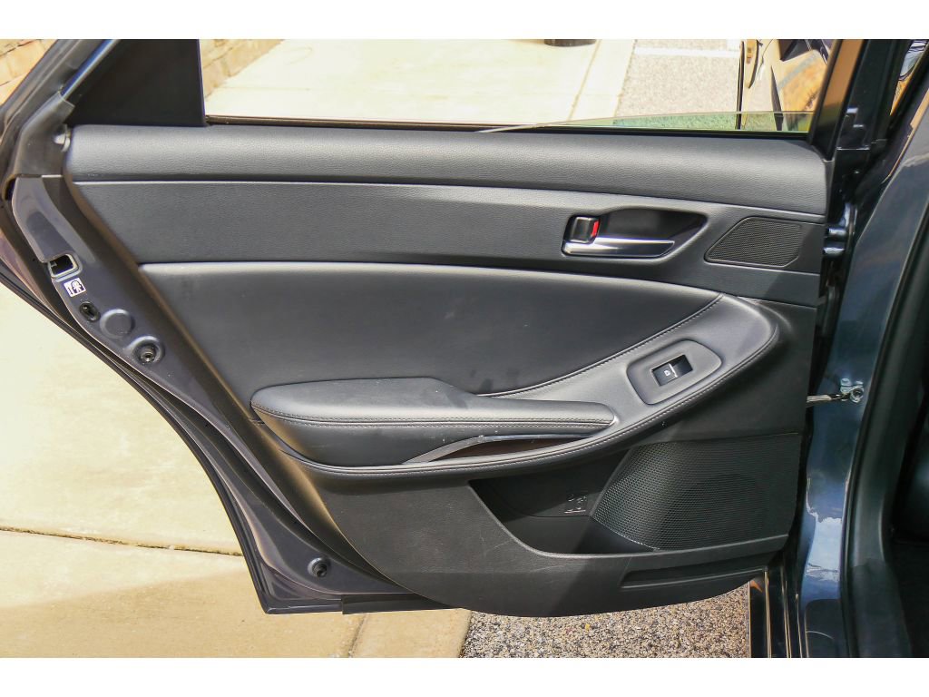 Used 2019 Toyota Avalon XLE w/ Moonroof Package FWD image 17