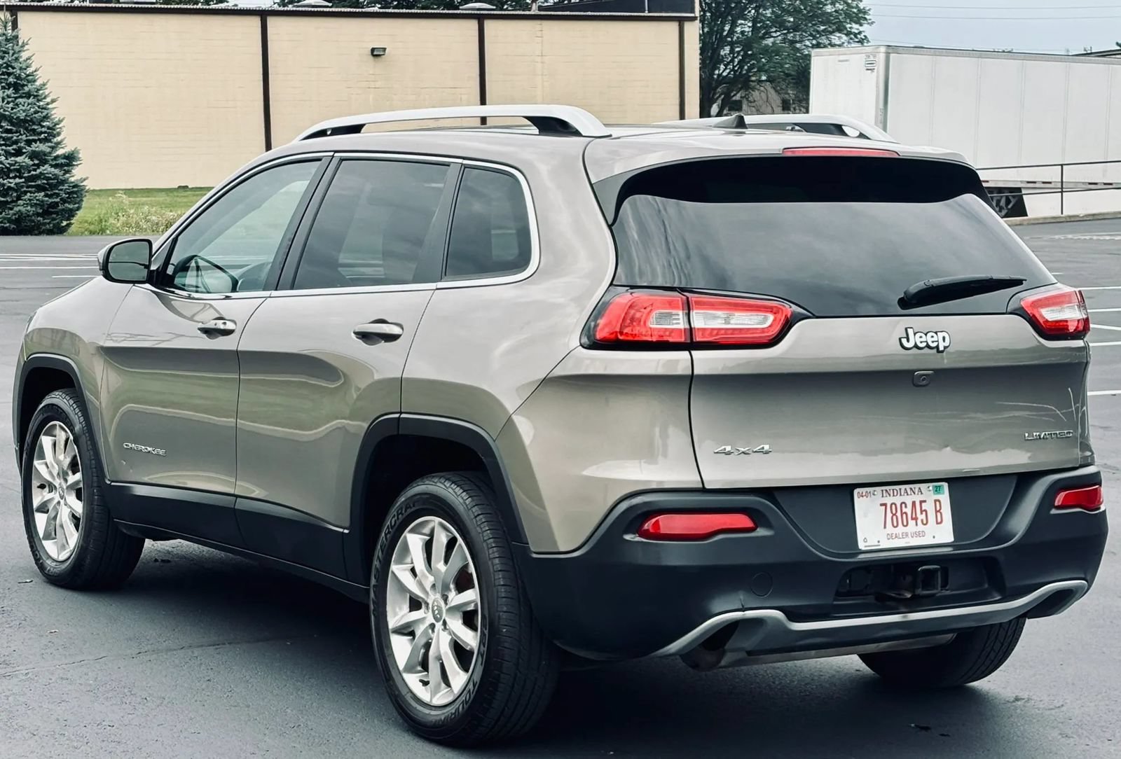 Used 2017 Jeep Cherokee Limited w/ Trailer Tow Group AWD/4WD image 8