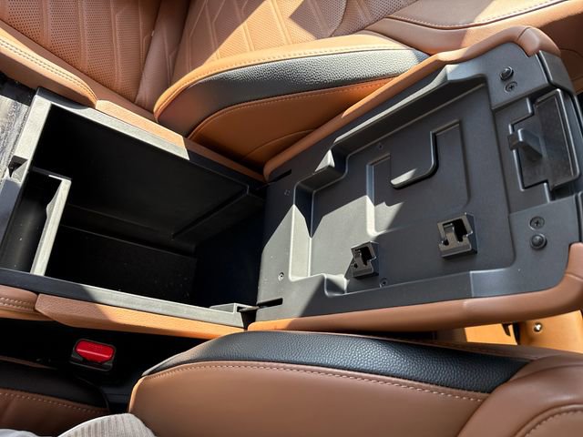 Used 2025 Nissan Pathfinder Platinum w/ Black Appearance Package image 28