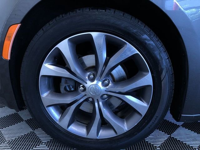 Used 2018 Chrysler Pacifica Limited w/ Tire & Wheel Group FWD image 17