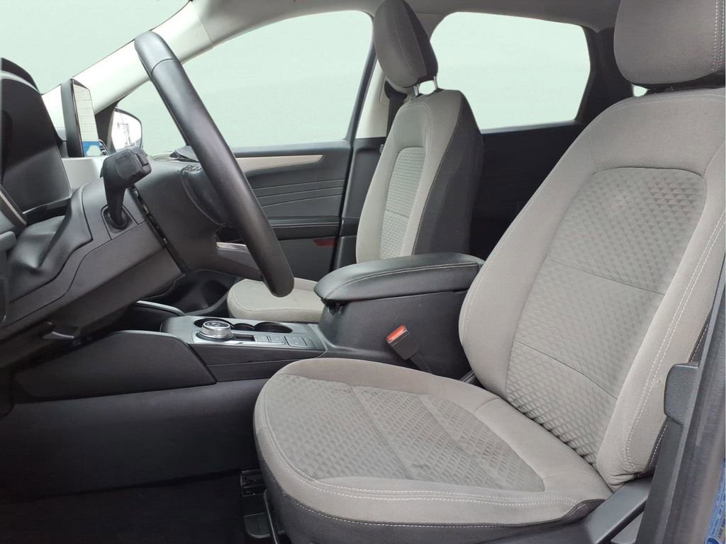 Used 2022 Ford Escape SE w/ Cold Weather Package image 9