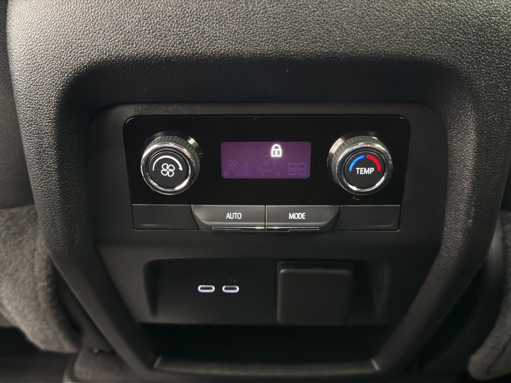 Used 2024 Chevrolet Traverse Z71 image 32