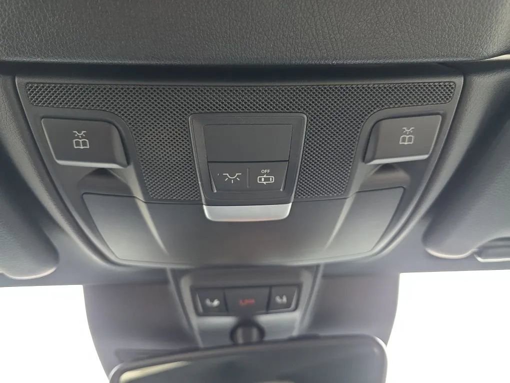 Used 2017 Mercedes-Benz C 300 4MATIC Cabriolet image 37