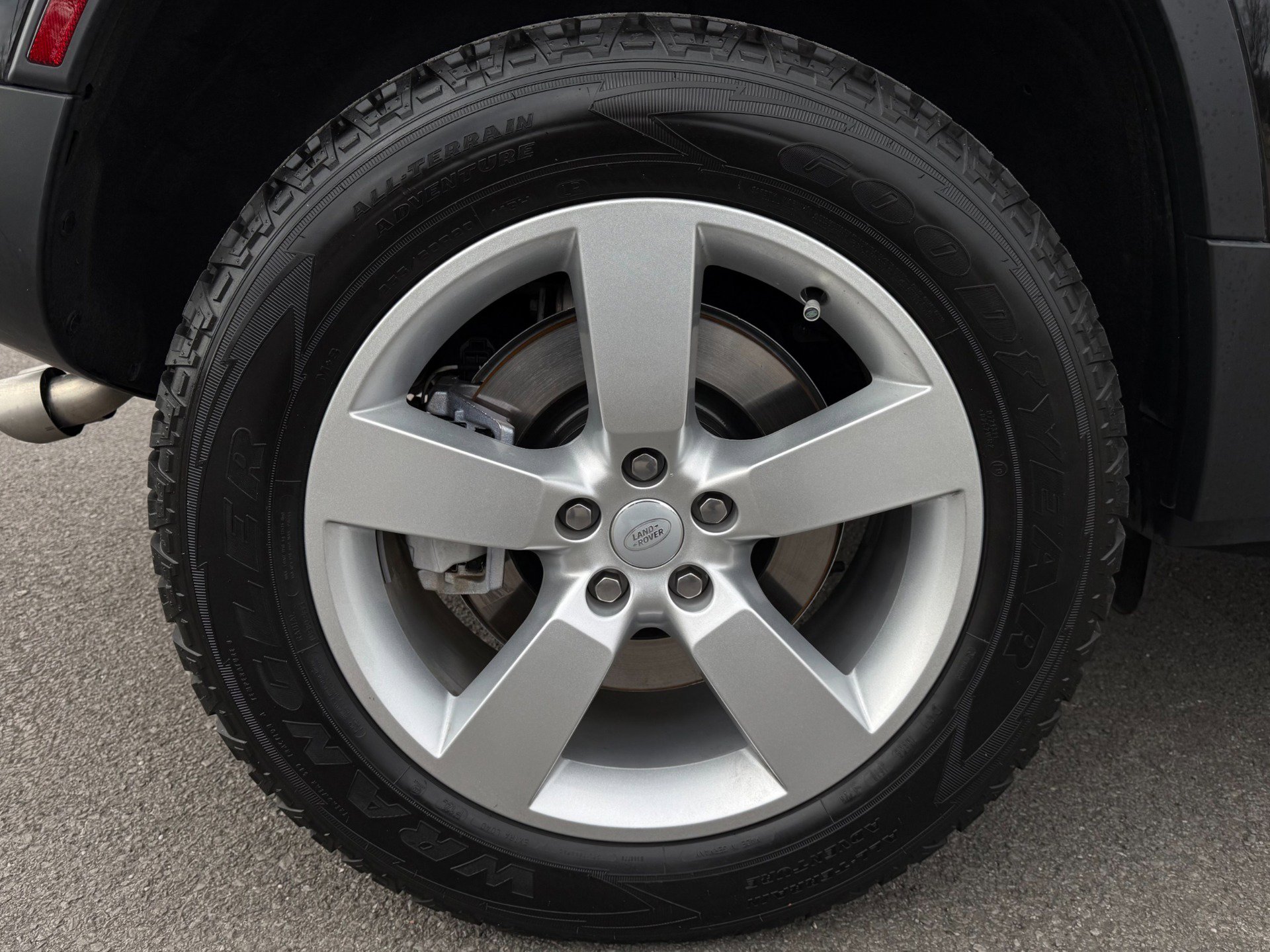 Used 2024 Land Rover Defender 110 SE image 60