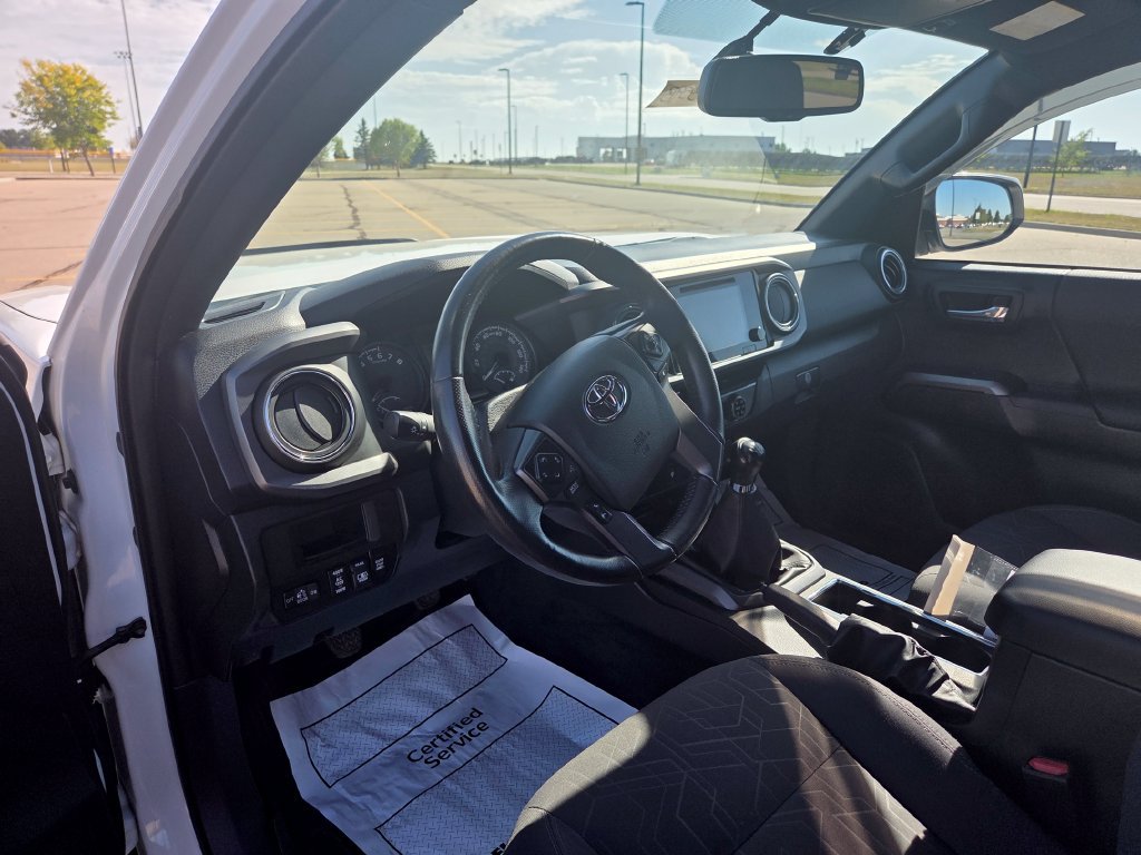 Used 2017 Toyota Tacoma TRD Off-Road w/ Tow Package AWD/4WD image 9