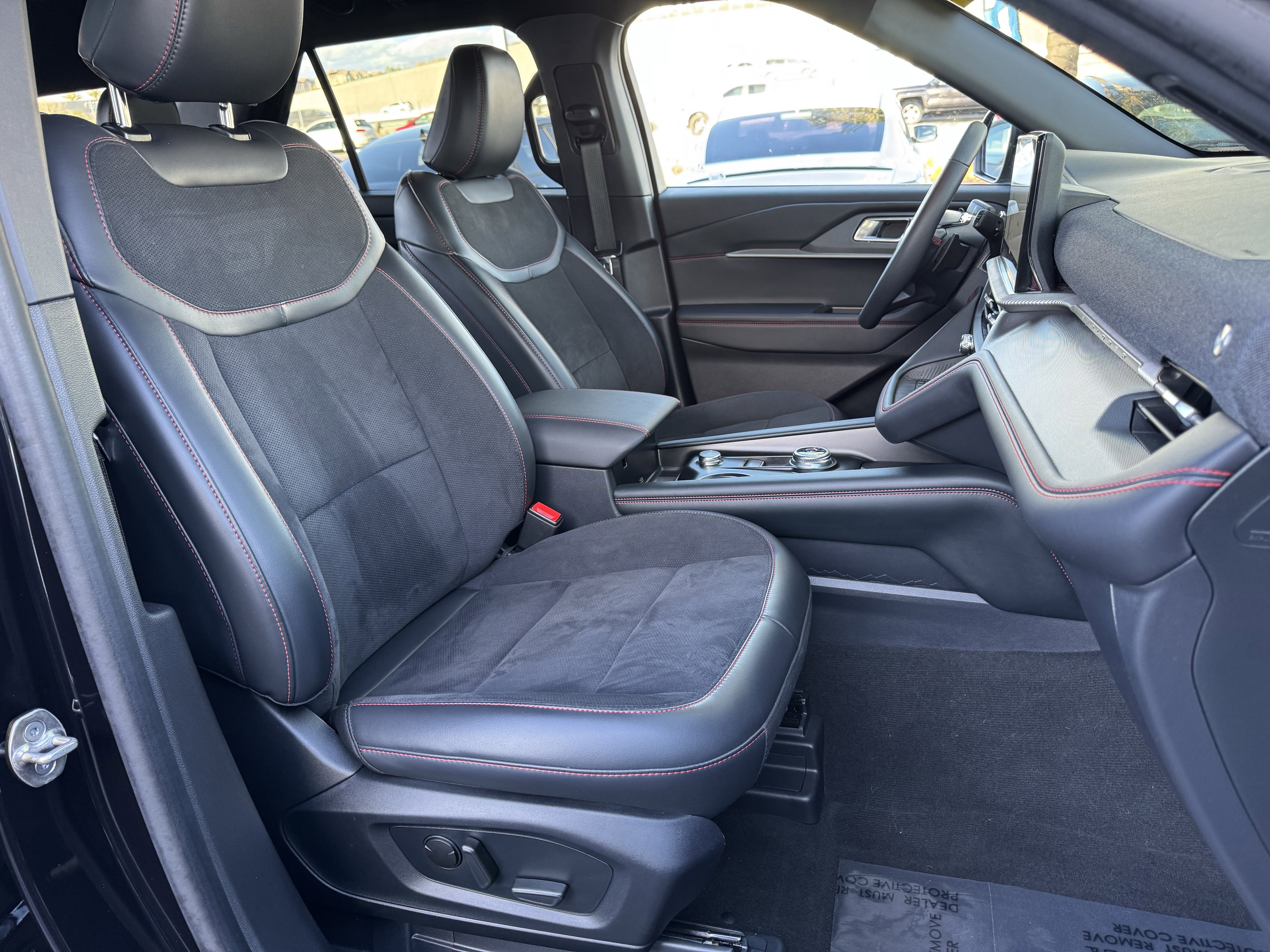 Used 2025 Ford Explorer ST image 36