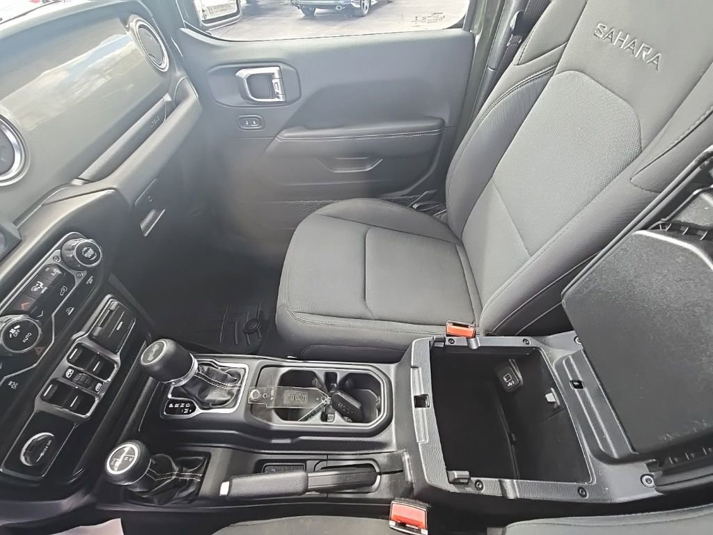 Used 2022 Jeep Wrangler Unlimited Sahara w/ Dual Top Group image 23