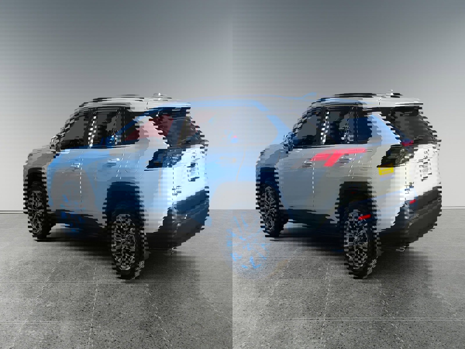 Used 2022 Toyota RAV4 XLE Premium image 3