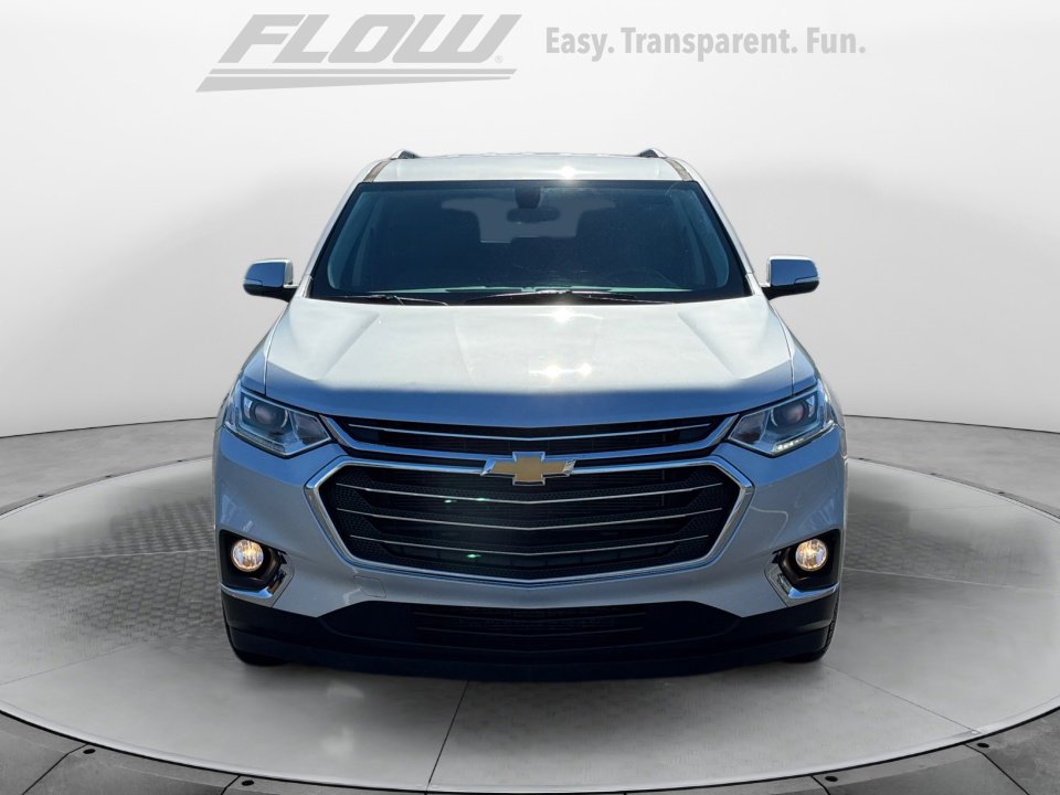 Used 2021 Chevrolet Traverse LT image 2