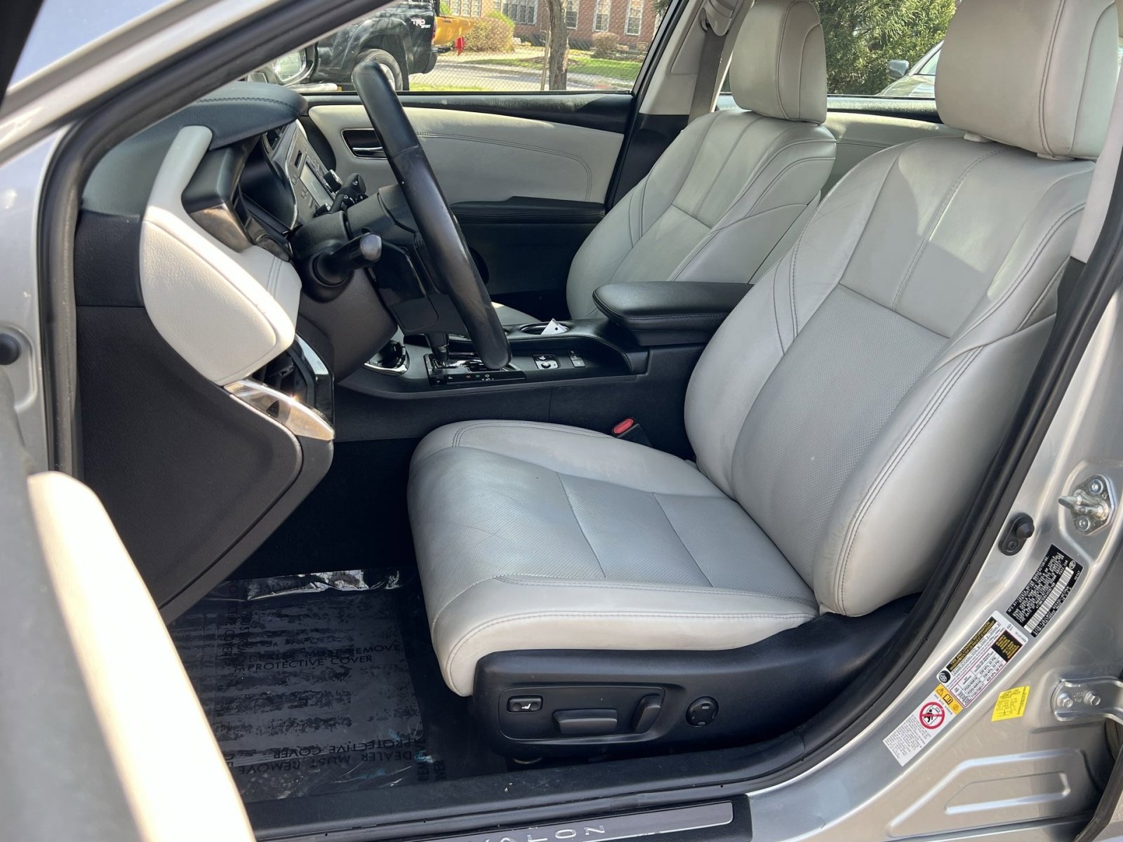 Used 2018 Toyota Avalon Limited w/ All Weather Liner Package image 11