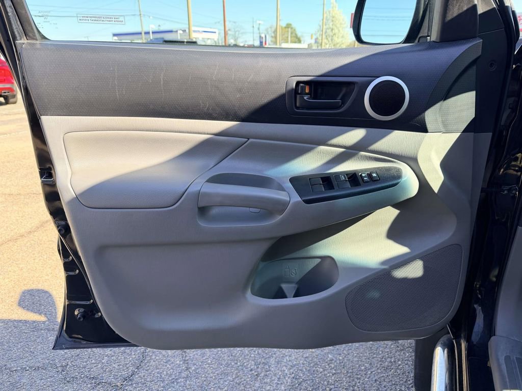 Used 2014 Toyota Tacoma PreRunner w/ TRD Sport Package image 17