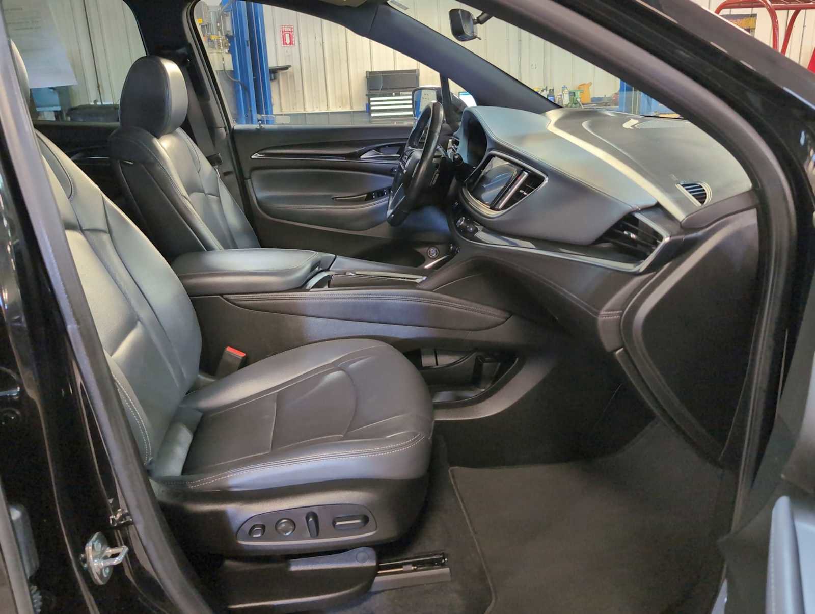 Used 2024 Buick Enclave Premium AWD/4WD image 28