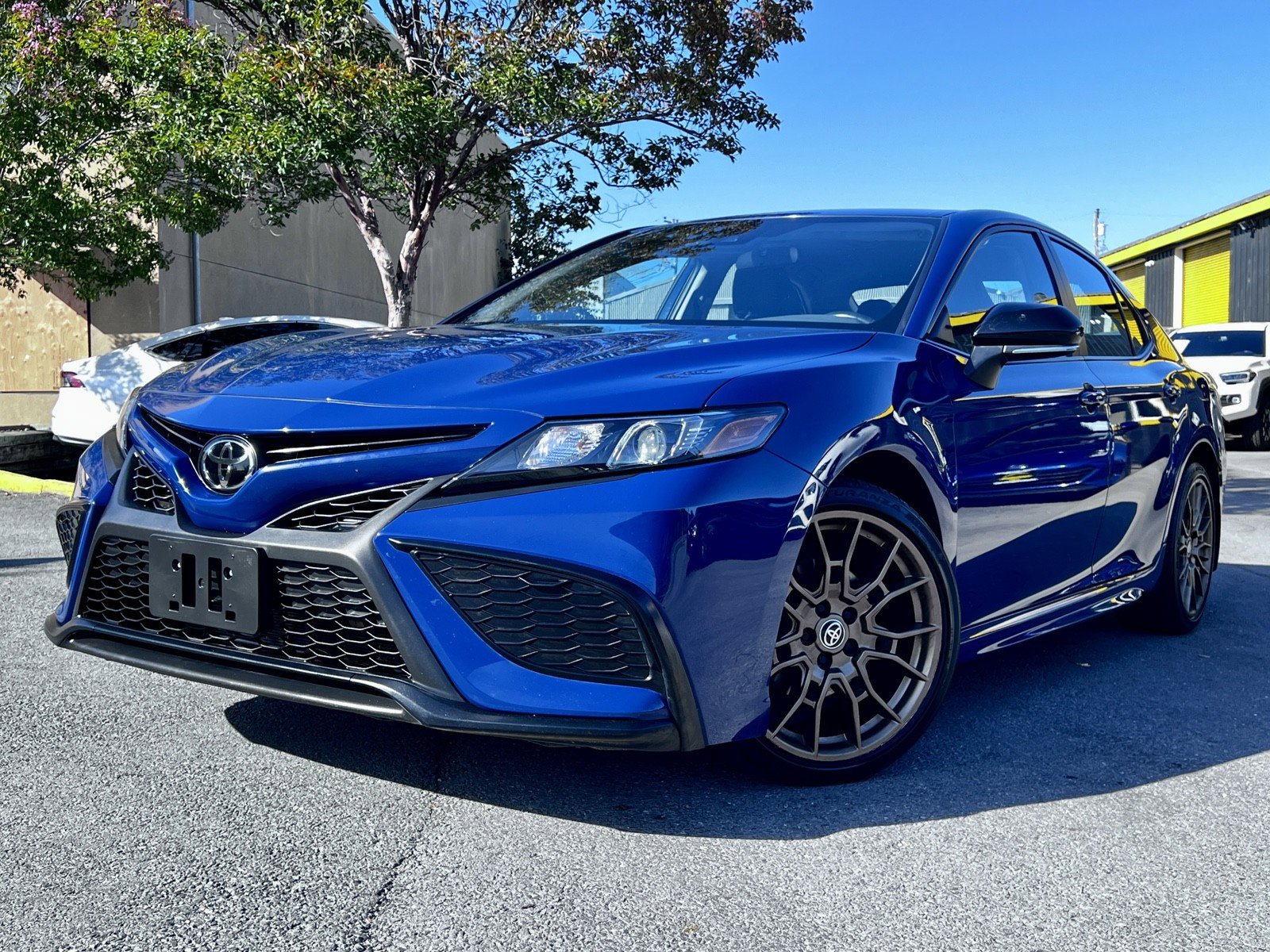Used 2023 Toyota Camry SE FWD image 2