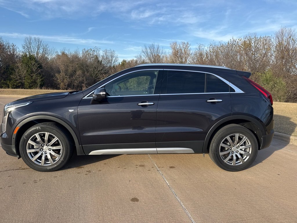 Used 2022 Cadillac XT4 Premium Luxury w/ Enhanced Visibility Package image 2