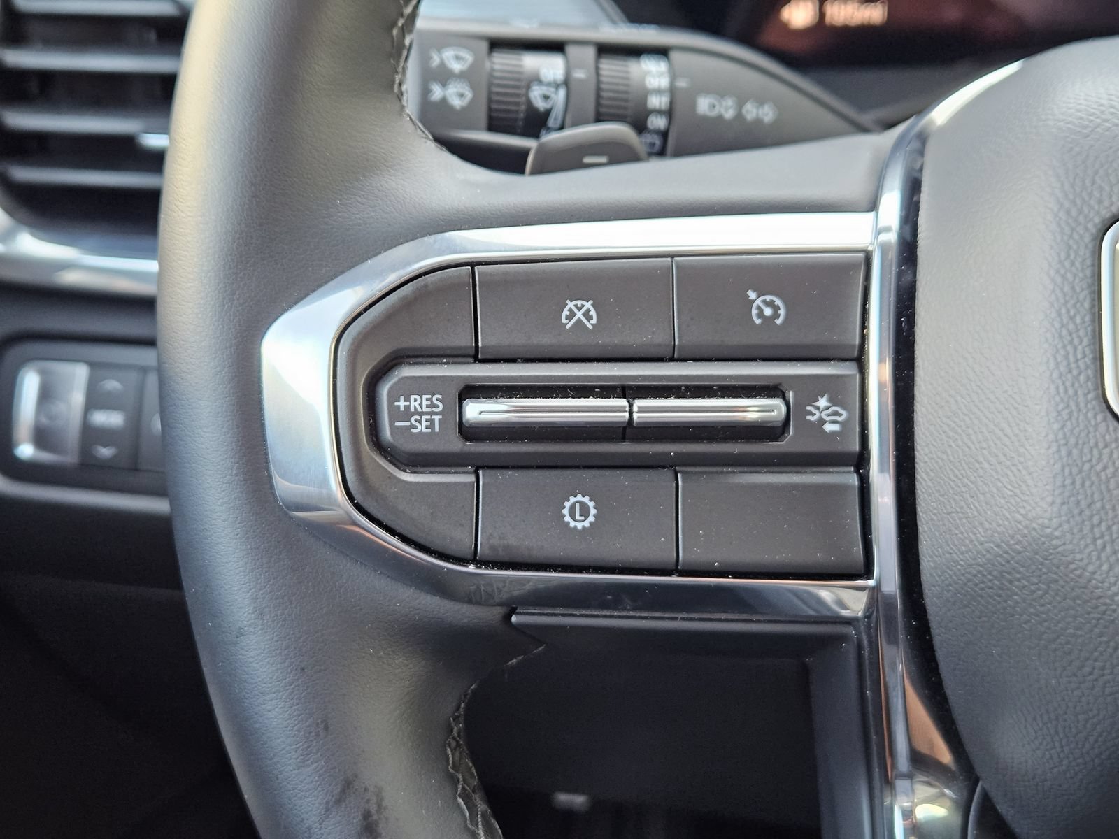 Certified 2026 GMC Acadia Elevation w/ Elevation Premium Package FWD image 24