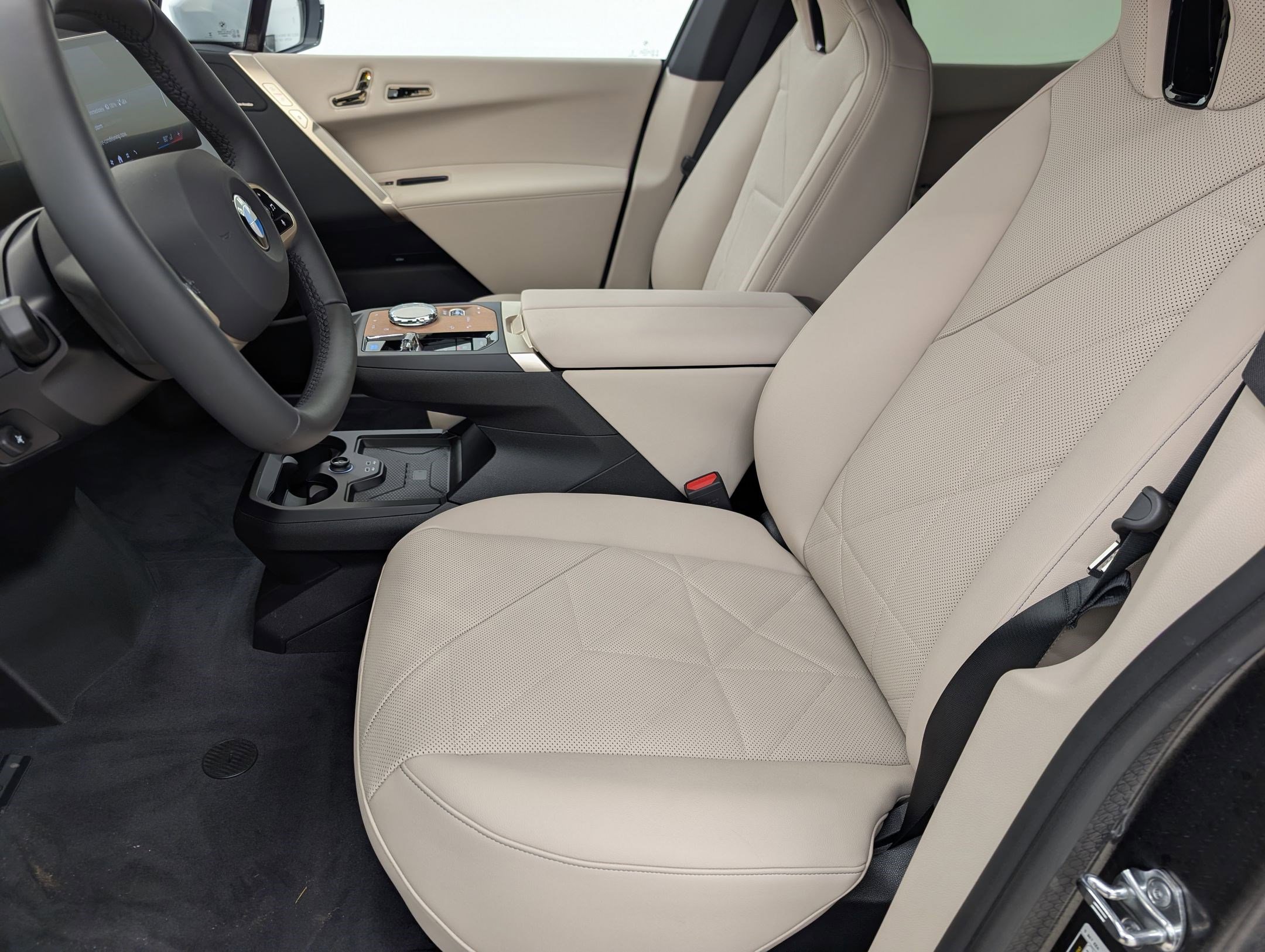 New 2026 BMW iX xDrive45 w/ Executive Package image 5
