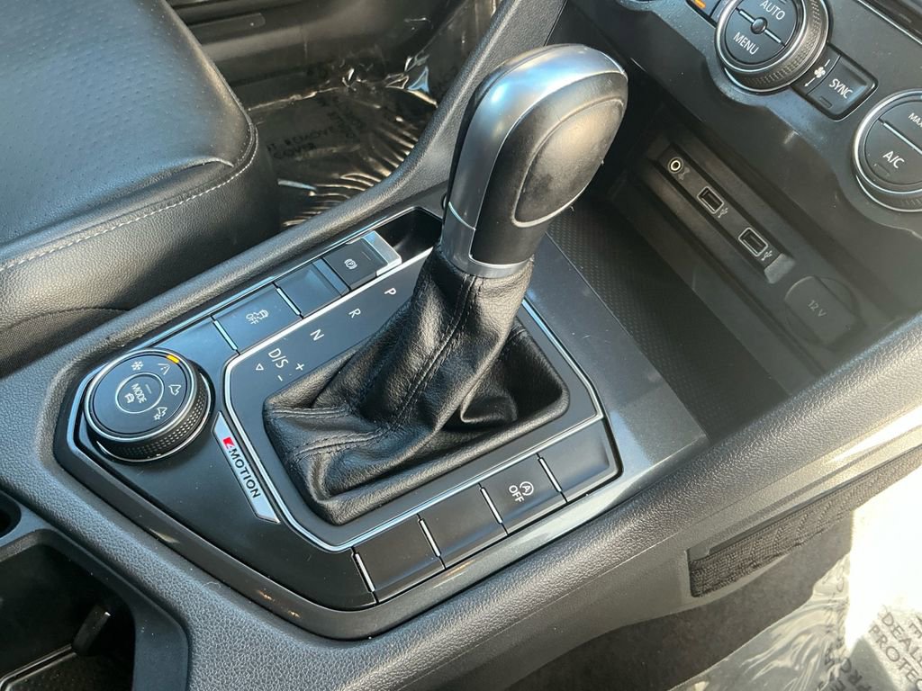 Used 2018 Volkswagen Tiguan SE image 17