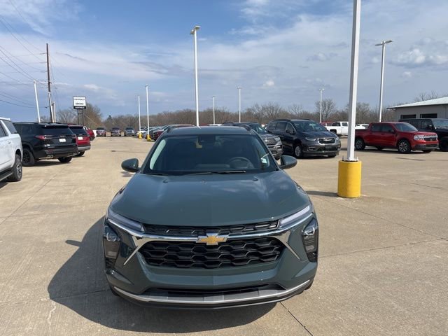 New 2026 Chevrolet Trax LT w/ Sunroof Package FWD image 2