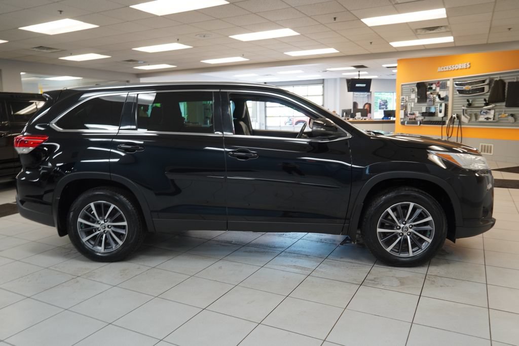 Used 2019 Toyota Highlander XLE AWD/4WD image 15