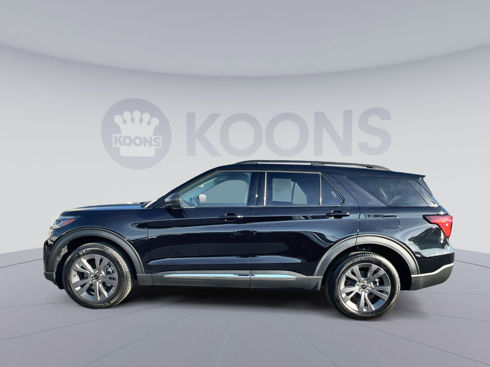 Used 2025 Ford Explorer Active w/ Active Comfort Package image 2