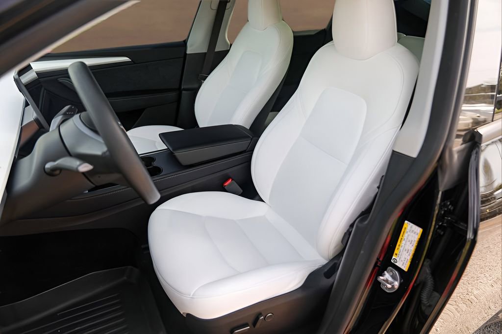 Used 2025 Tesla Model Y Long Range image 7