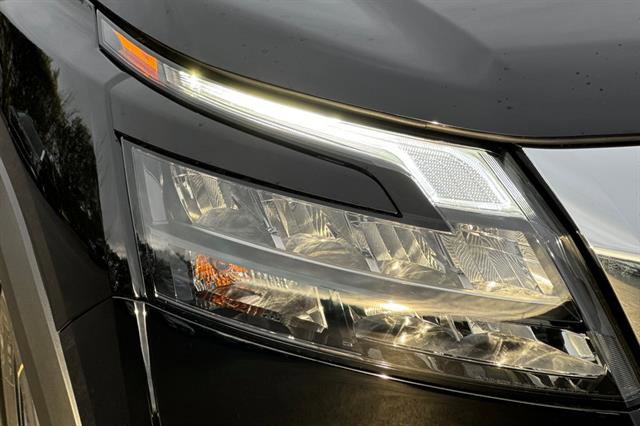 New 2025 Nissan Pathfinder Platinum w/ Cargo Package image 31