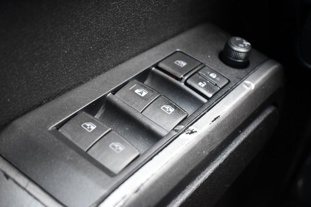 Used 2021 Toyota Tacoma SR5 w/ Trail Edition image 40