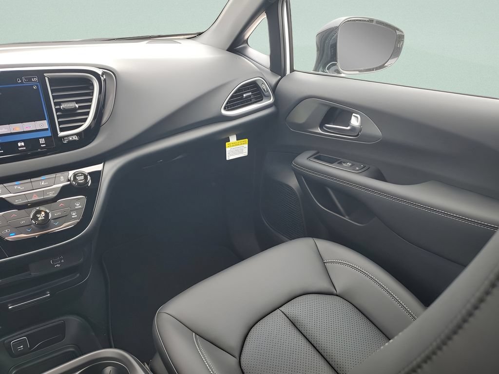 New 2026 Chrysler Voyager LX FWD image 11