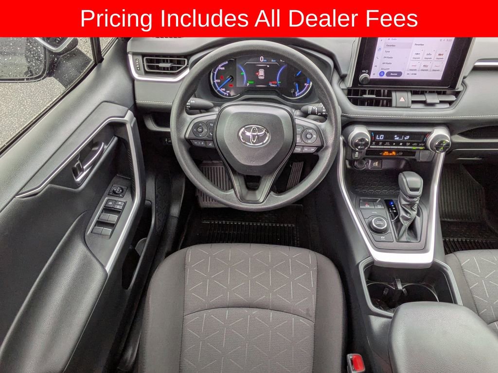 Used 2025 Toyota RAV4 XLE AWD/4WD image 17