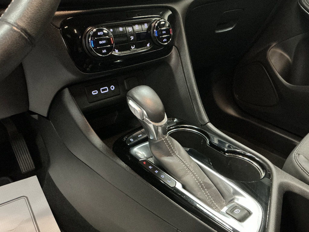 Used 2022 Buick Encore GX Select AWD/4WD image 17