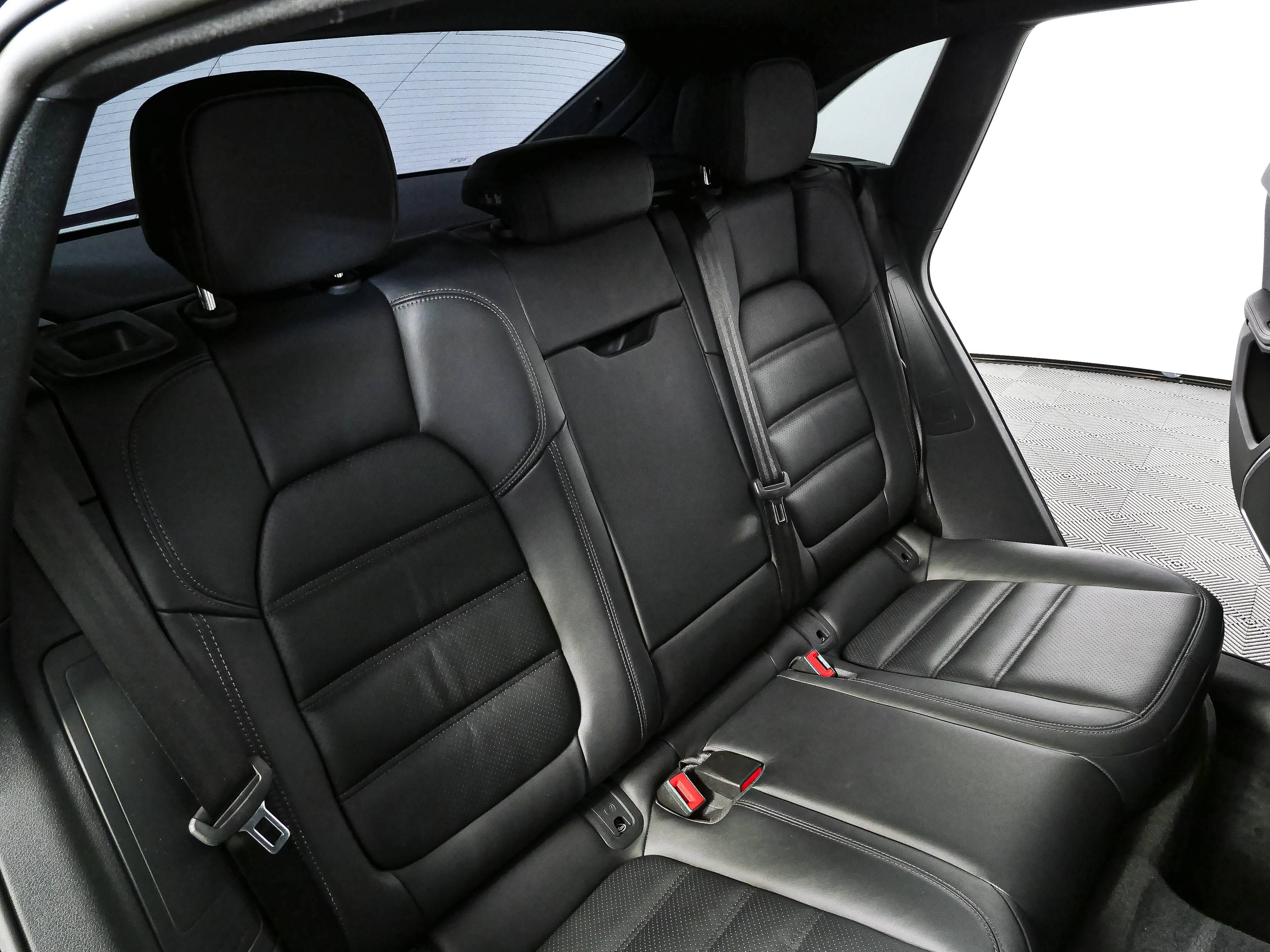 Certified 2024 Porsche Macan GTS AWD/4WD image 22