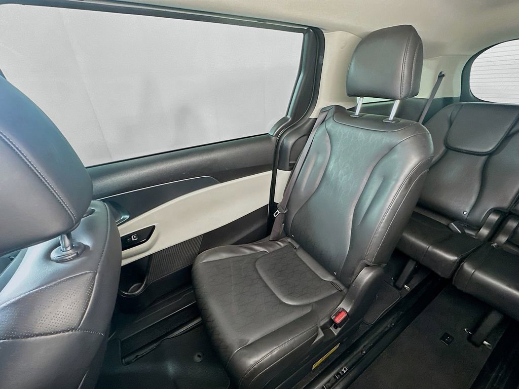 Used 2022 Kia Carnival LX FWD image 12