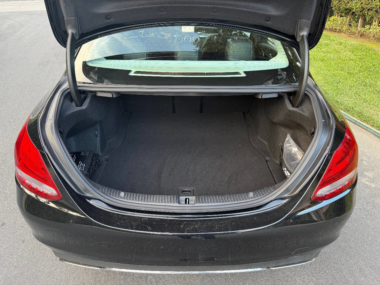 Used 2017 Mercedes-Benz C 300 Sedan image 18