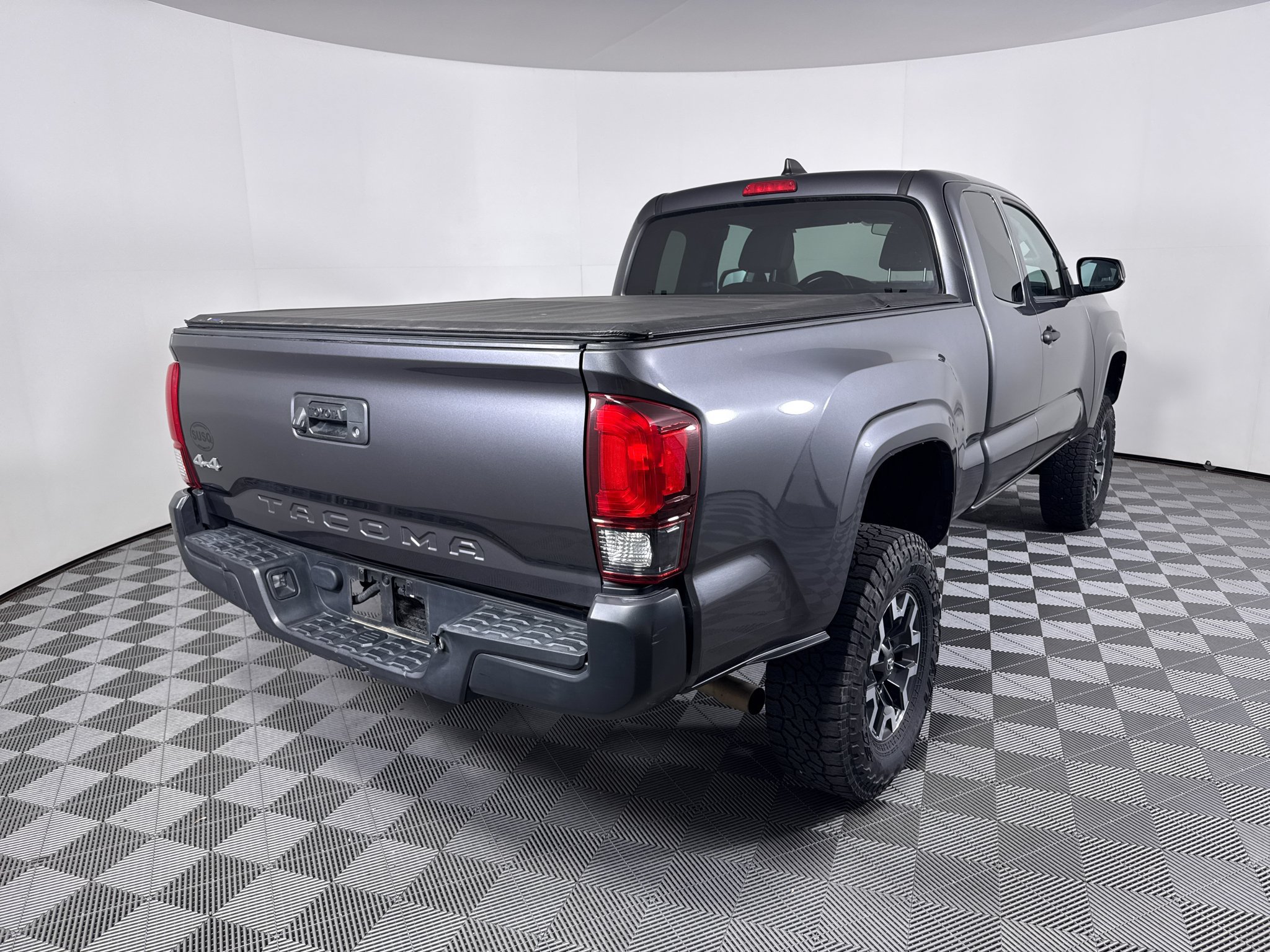 Used 2021 Toyota Tacoma SR AWD/4WD image 16