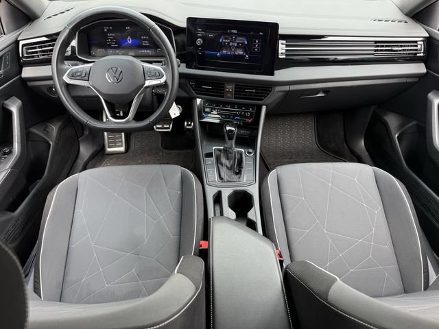 Used 2025 Volkswagen Jetta Sport FWD image 9