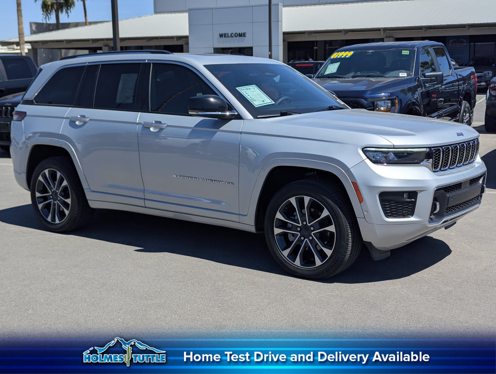Used 2024 Jeep Grand Cherokee Overland w/ Trailer Tow Package AWD/4WD image 1
