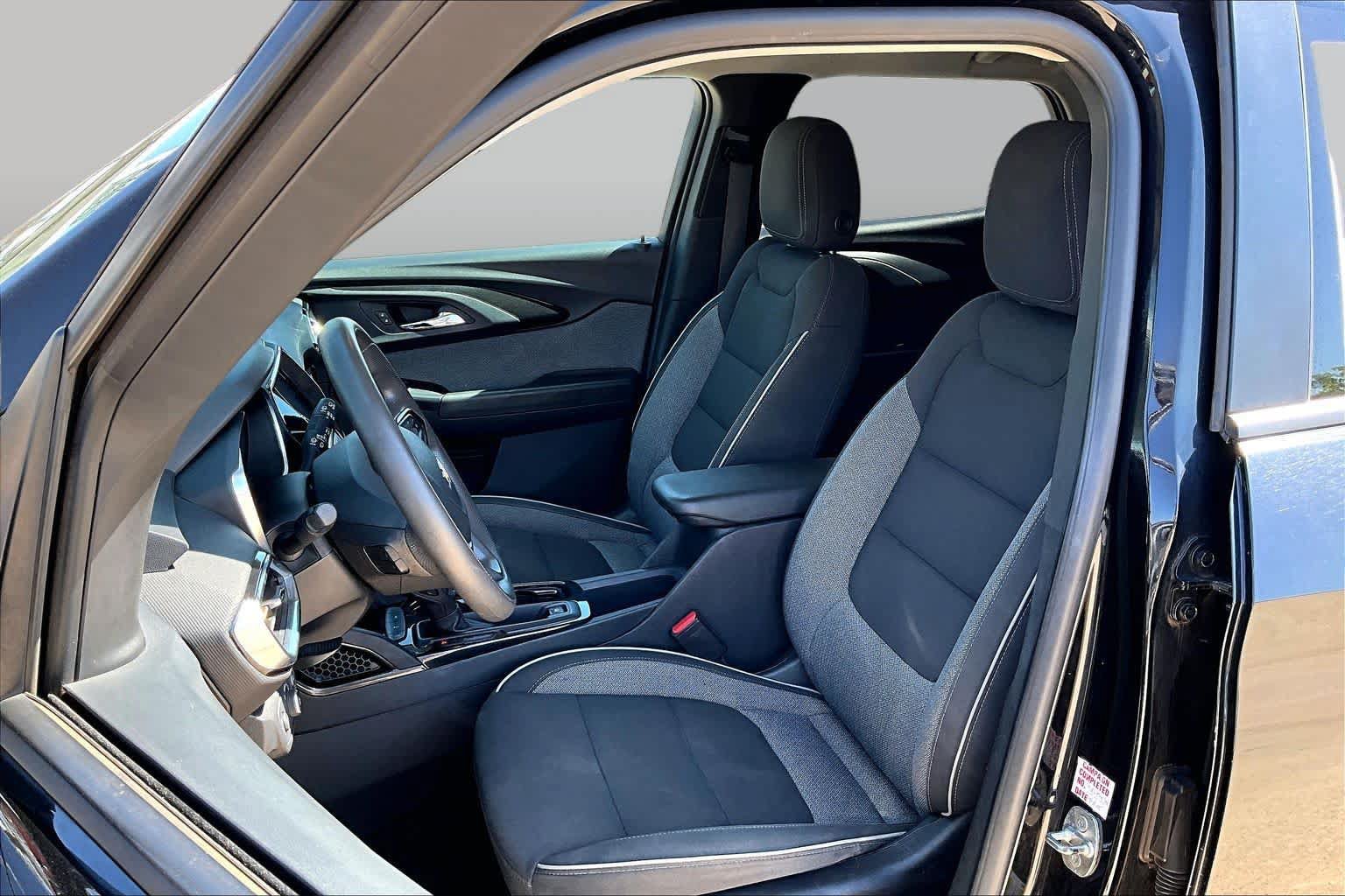 Used 2023 Chevrolet TrailBlazer LT w/ Convenience Package FWD image 8