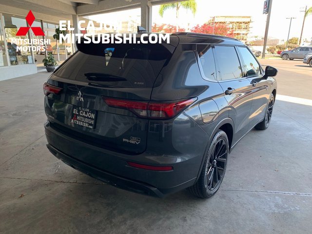 Used 2025 Mitsubishi Outlander SEL Black Edition image 3