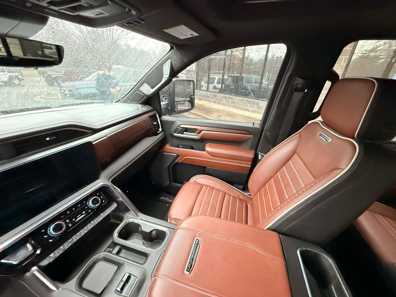 Used 2024 GMC Sierra 3500 Denali Ultimate AWD/4WD image 15