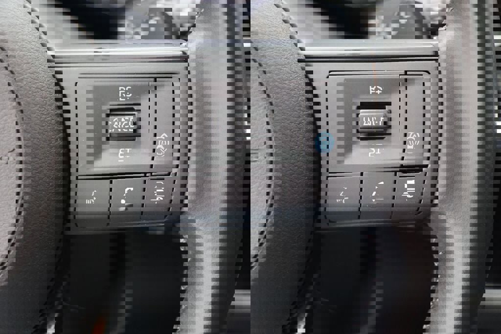 Used 2024 Nissan Pathfinder SV image 19